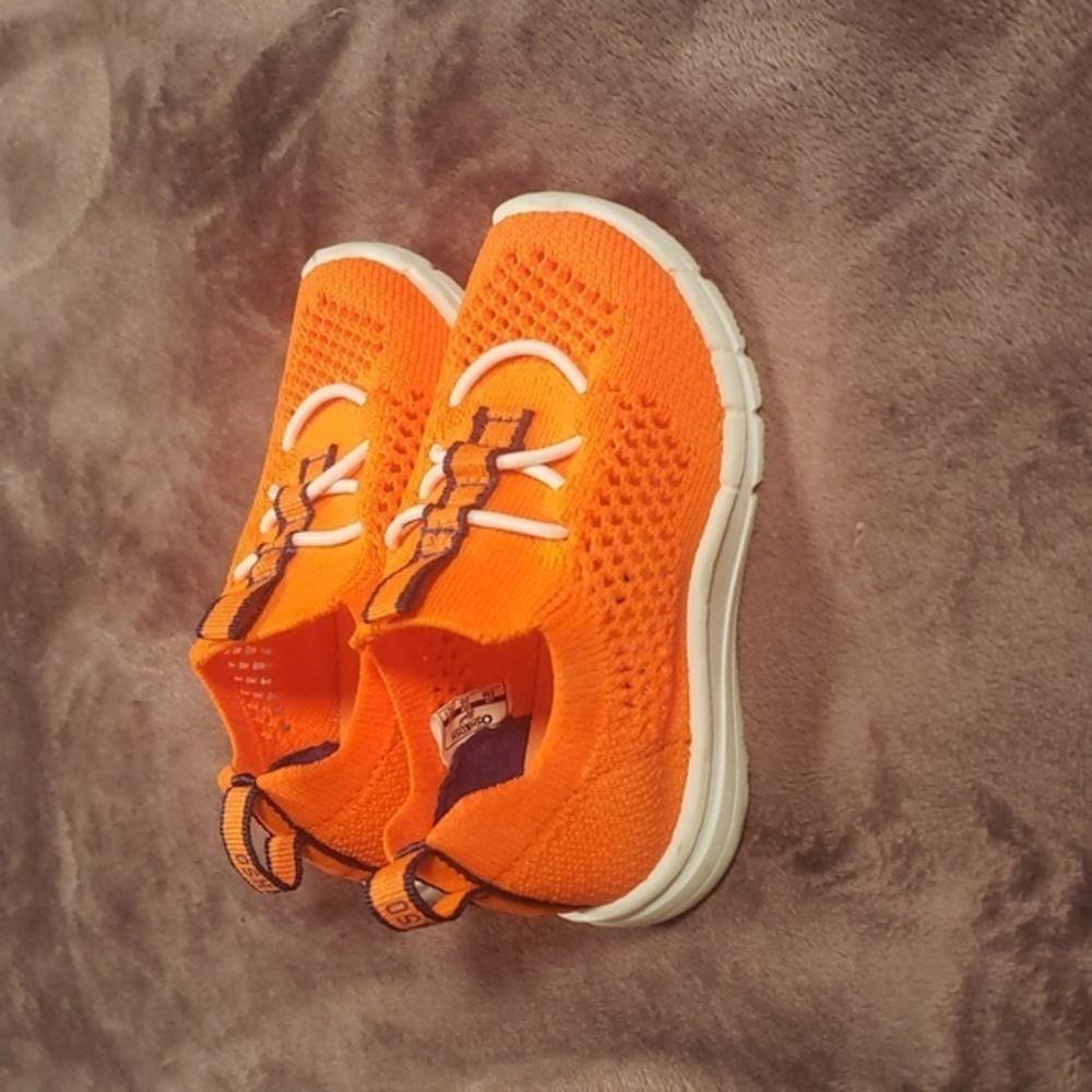 Osh’Kosh Pool to Play Water Shoes